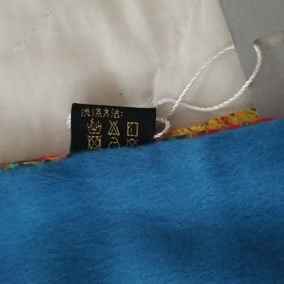 100%Silk NWT Scarf/Wrap/Table Runner Etc.. - Picture 9 of 11